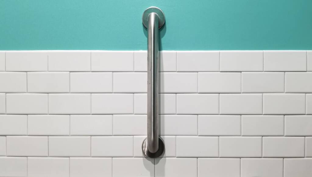 Brownstone Bathroom Remodel: Should You DIY or Hire a Pro in Brooklyn?