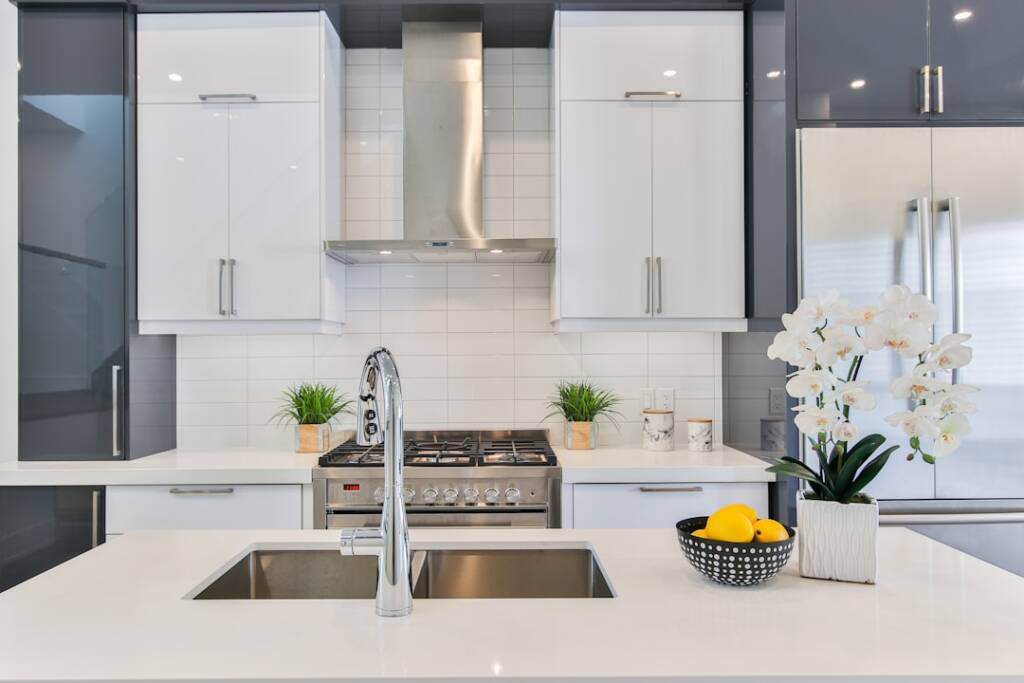 Why Hiring a Licensed Kitchen Remodeler in Brooklyn Protects Your Investment