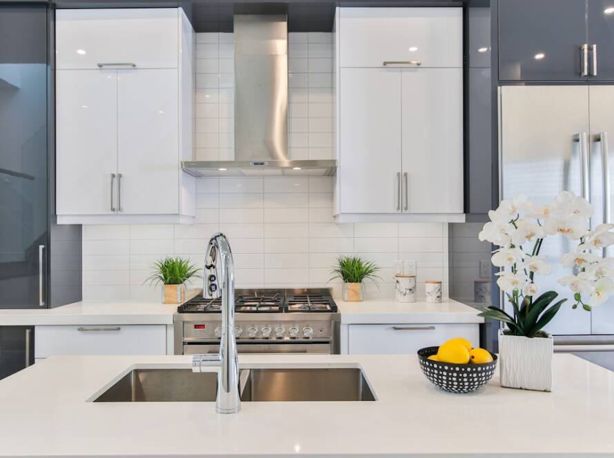 Why Hiring a Licensed Kitchen Remodeler in Brooklyn Protects Your Investment