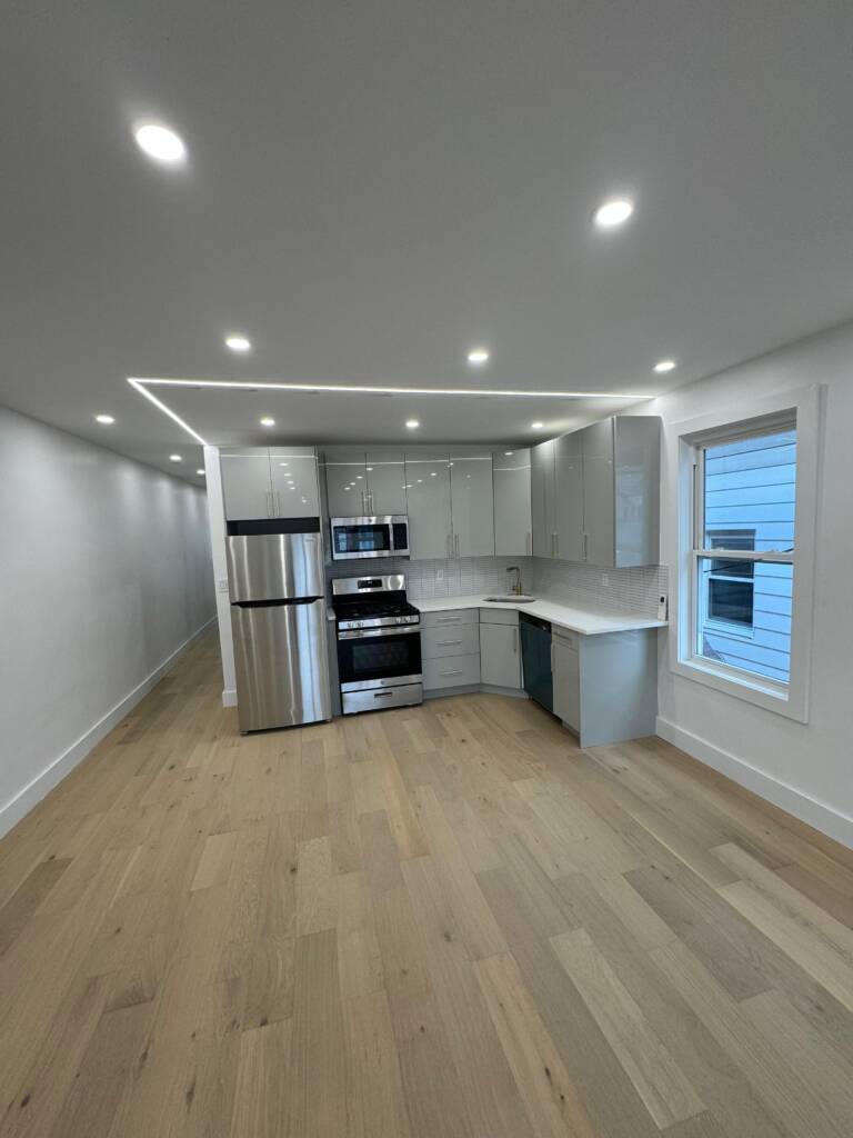 2059 East 14